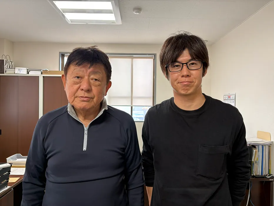 株式会社チェス・イン物流 取締役会長　嘉波　淳氏 代表取締役　嘉波　洋氏